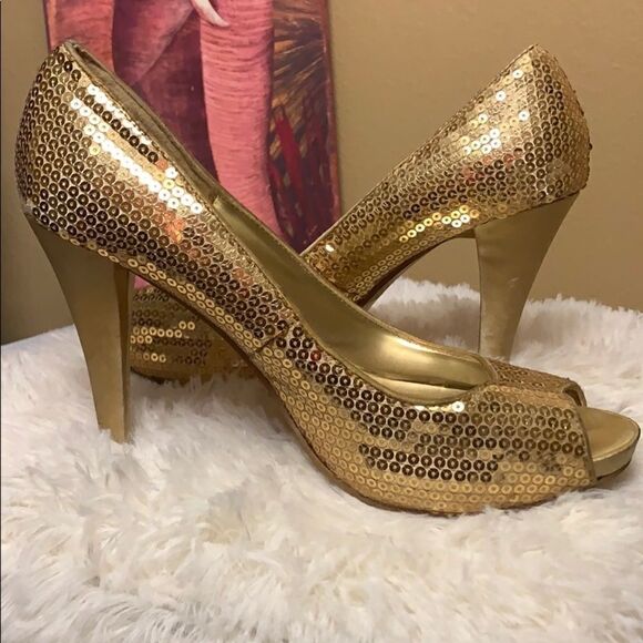 Gold heels - Picture 1 of 4